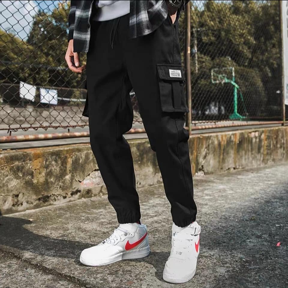 *Up to 56 inches* Cargo Joggerpants
