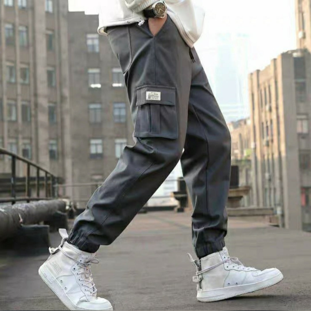 *Up to 56 inches* Cargo Joggerpants