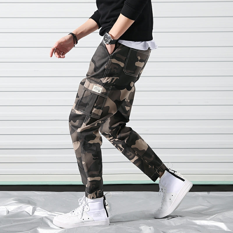 *Up to 56 inches* Camo Cargo Joggerpants